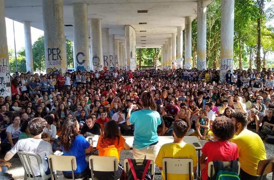Bolsonaro, o espectro do comunismo e o movimento estudantil