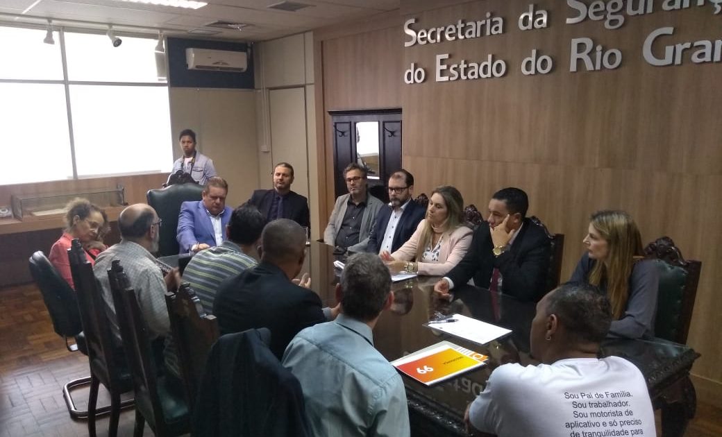 Projeto de Robaina para melhorar app é tema de reunião com o vice-governador na Secretaria de Segurança Pública do RS